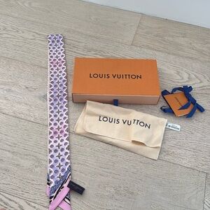 Louis Vuitton twilly